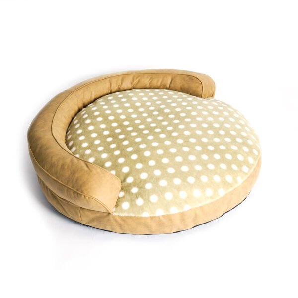 Large Pet Supplies In Kennel - Image 9