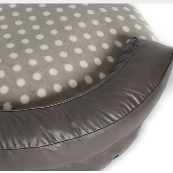 Large Pet Supplies In Kennel - Image 2